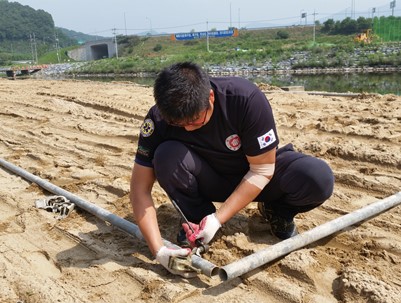 (2014.07.16)청도군인명구조대 여름철 물놀이장 만들기